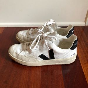 Women’s Veja V-12 Leather & Suede Sneakers size 8